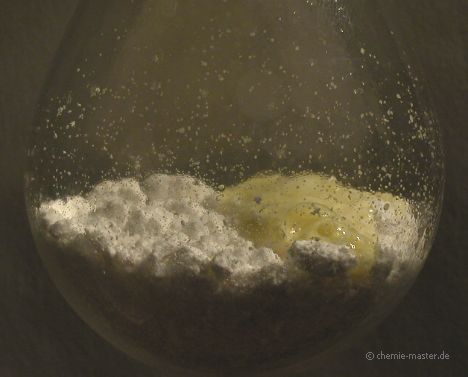 Chlorentwicklung aus Chlorkalk und Salzs&auml;ure