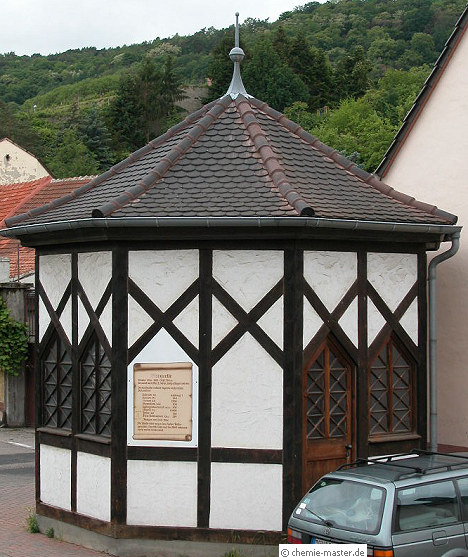 Im Wasser des Bad D&uuml;rkheimer Maxbrunnens wurde Caesium erstmals nachgewiesen.