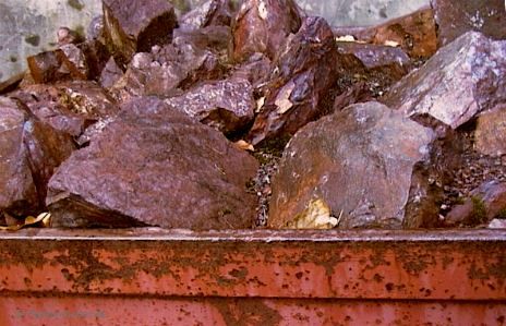 Roteisenerz (H&auml;matit) aus dem Lahn-Dill-Gebiet.