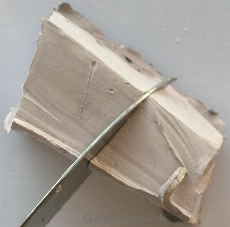 Natrium l&auml;sst sich mit dem Messer schneiden.