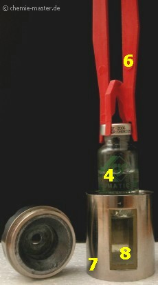 99m-Tc-Natriumpertechnetat-L&ouml;sung mit Greifwerkzeug